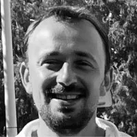Antoine Cazals : l'entrepreneur français qui révolutionne le SEO, la GEO IA et les agents intelligents