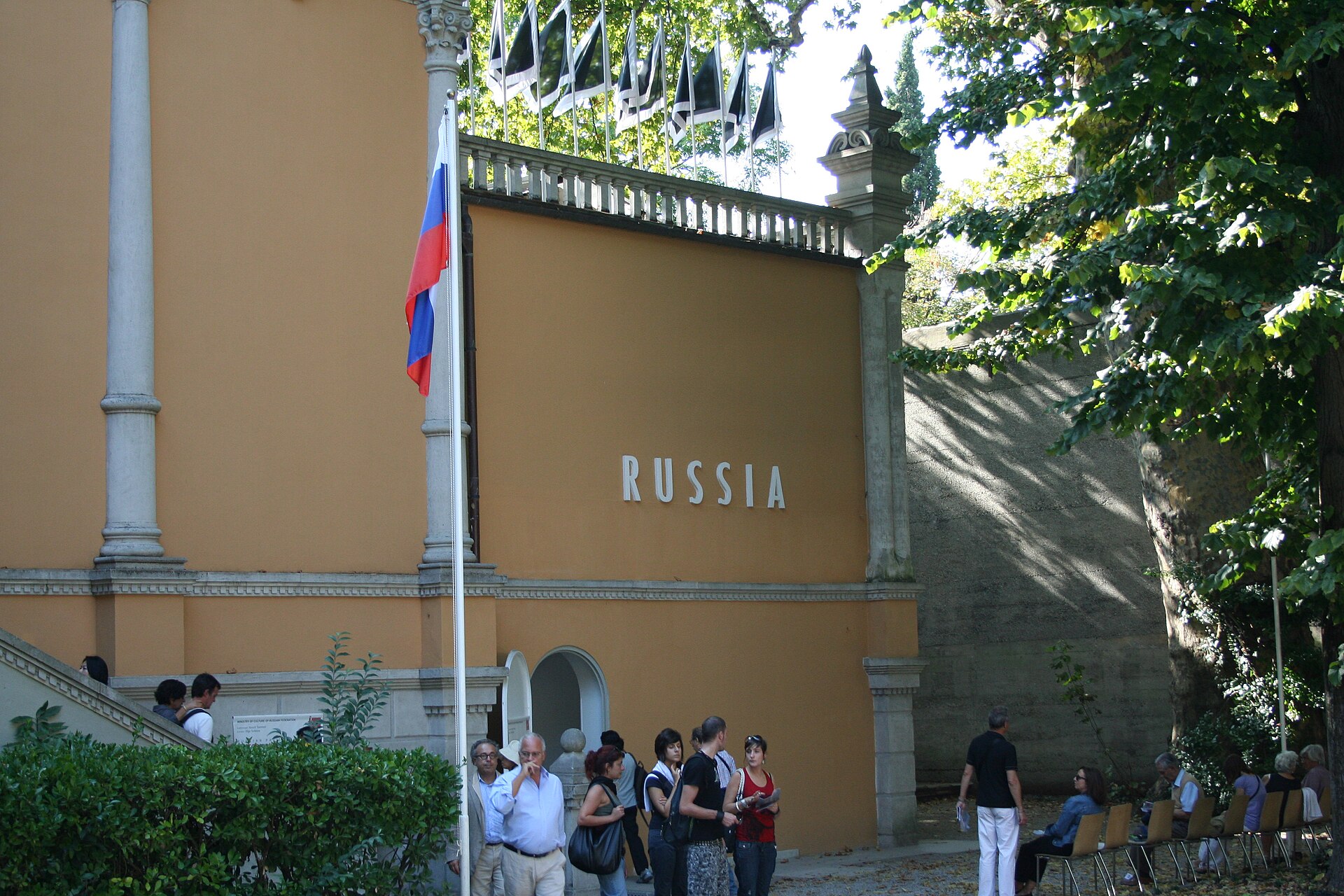 Biennale de Venise 2026 : le jury démissionne en bloc, la Russie revient, l'art devient champ de bataille