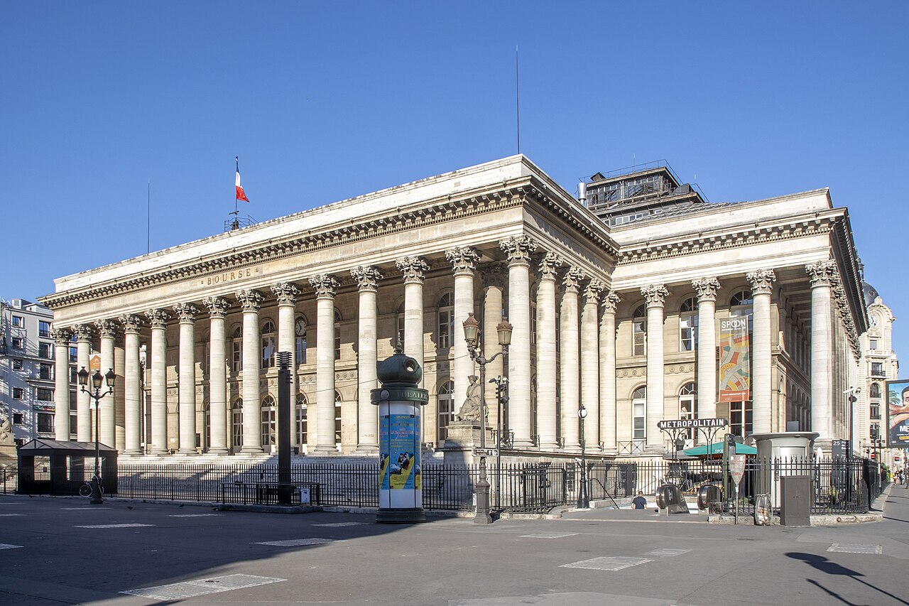 Bourse de Paris : le CAC 40 plonge sous les 8 200 points, plombé par l'impasse au Moyen-Orient et des résultats mitigés