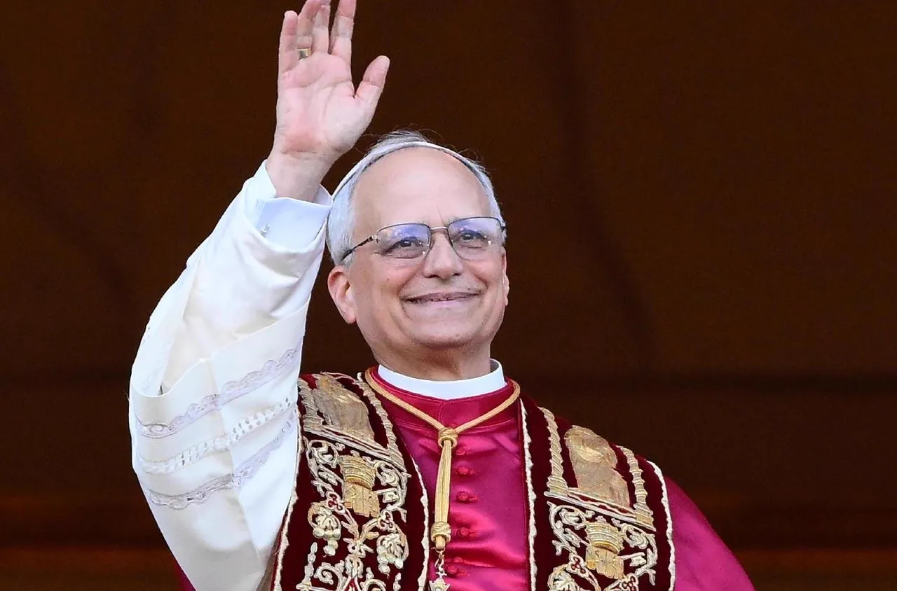 Vendredi saint : le pape Léon XIV porte la croix aux 14 stations du Colisée, une première depuis Benoît XVI