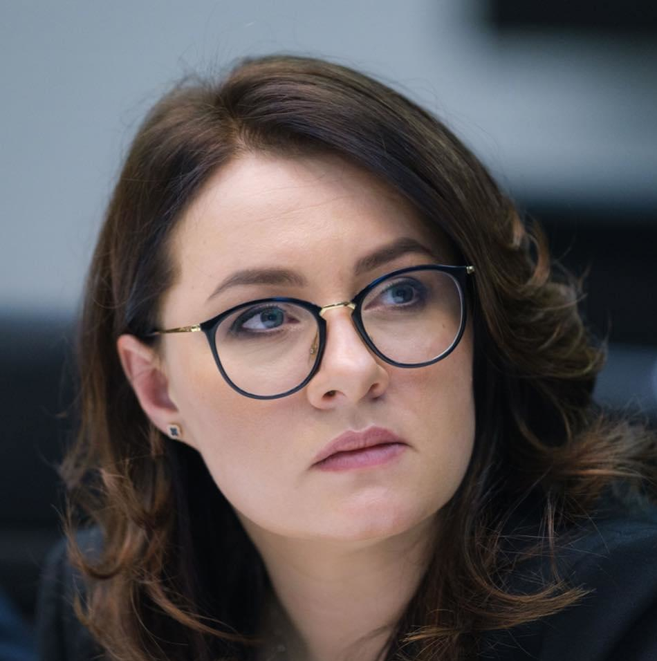 Kyiv rebat les cartes : la Première ministre Svyrydenko cède la place, Zelensky annonce un virage stratégique